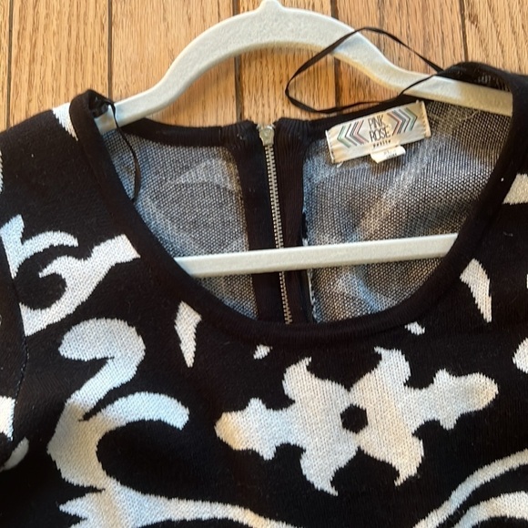 Pink ROSE PETITE SWEATER DRESS size large petite - Picture 4 of 9